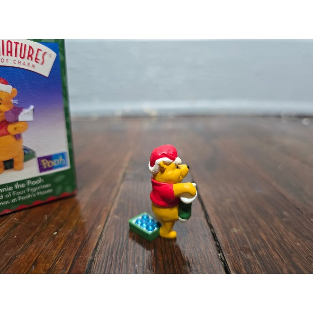 Winnie the Pooh Figurine Merry Miniatures Christmas for Pooh's House Vintage 199 - Picture 5 of 11